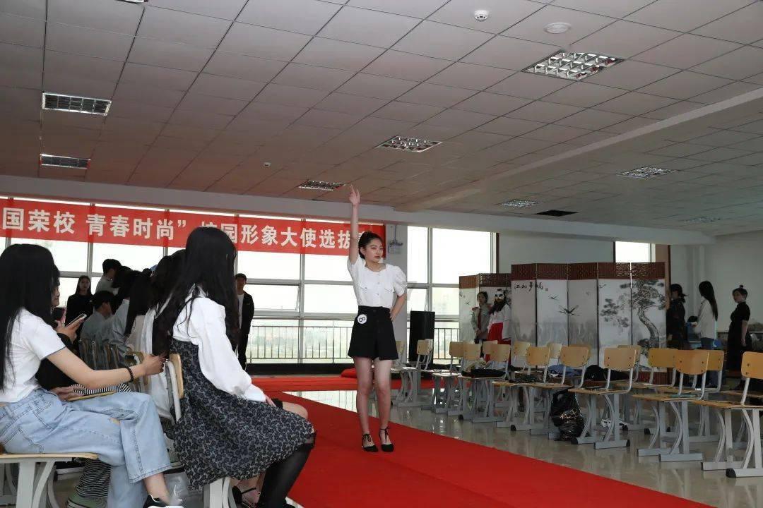 探索神秘房间